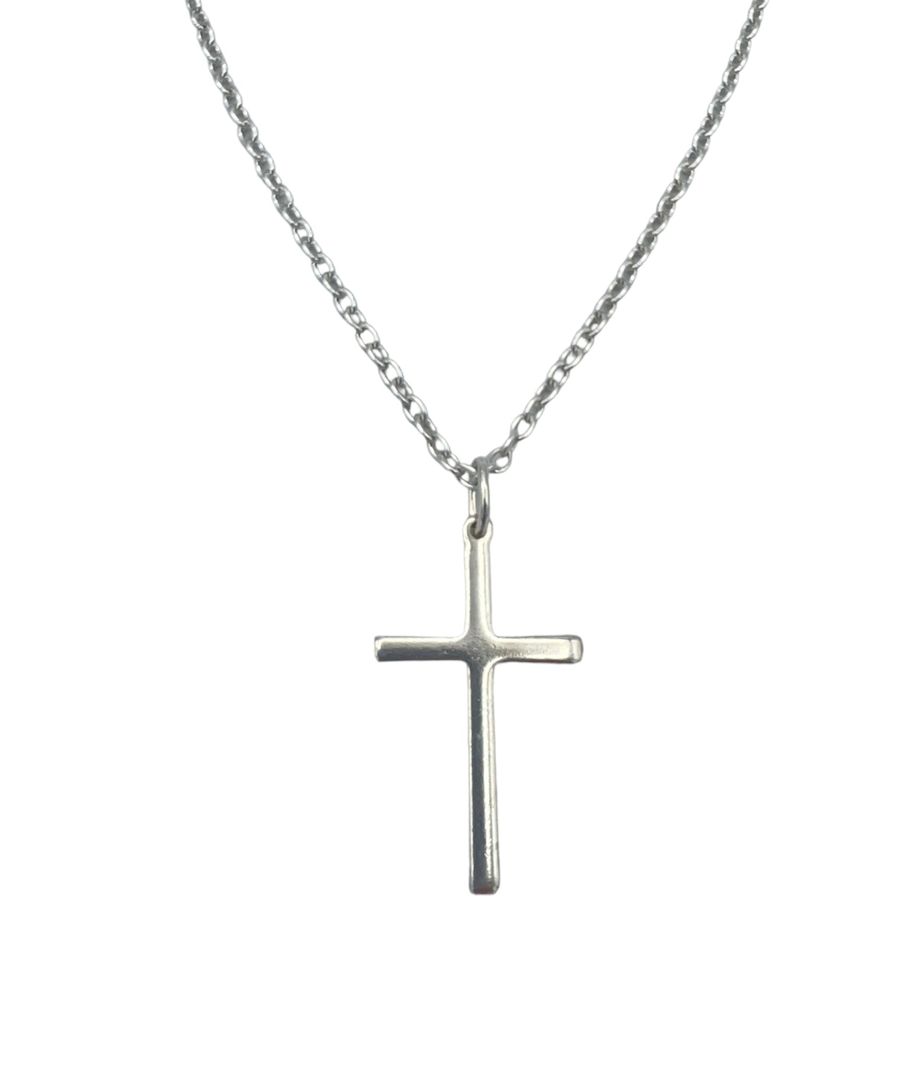Parure argentée composée d'une croix, 20x30 mm, et d'une chaîne  type forçat, 50 cm