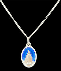 Parure composée d'une médaille de la Vierge miraculeuse ovale argentée 25 mm et d'une chaîne 50 cm, entièrement produite à Lourdes.